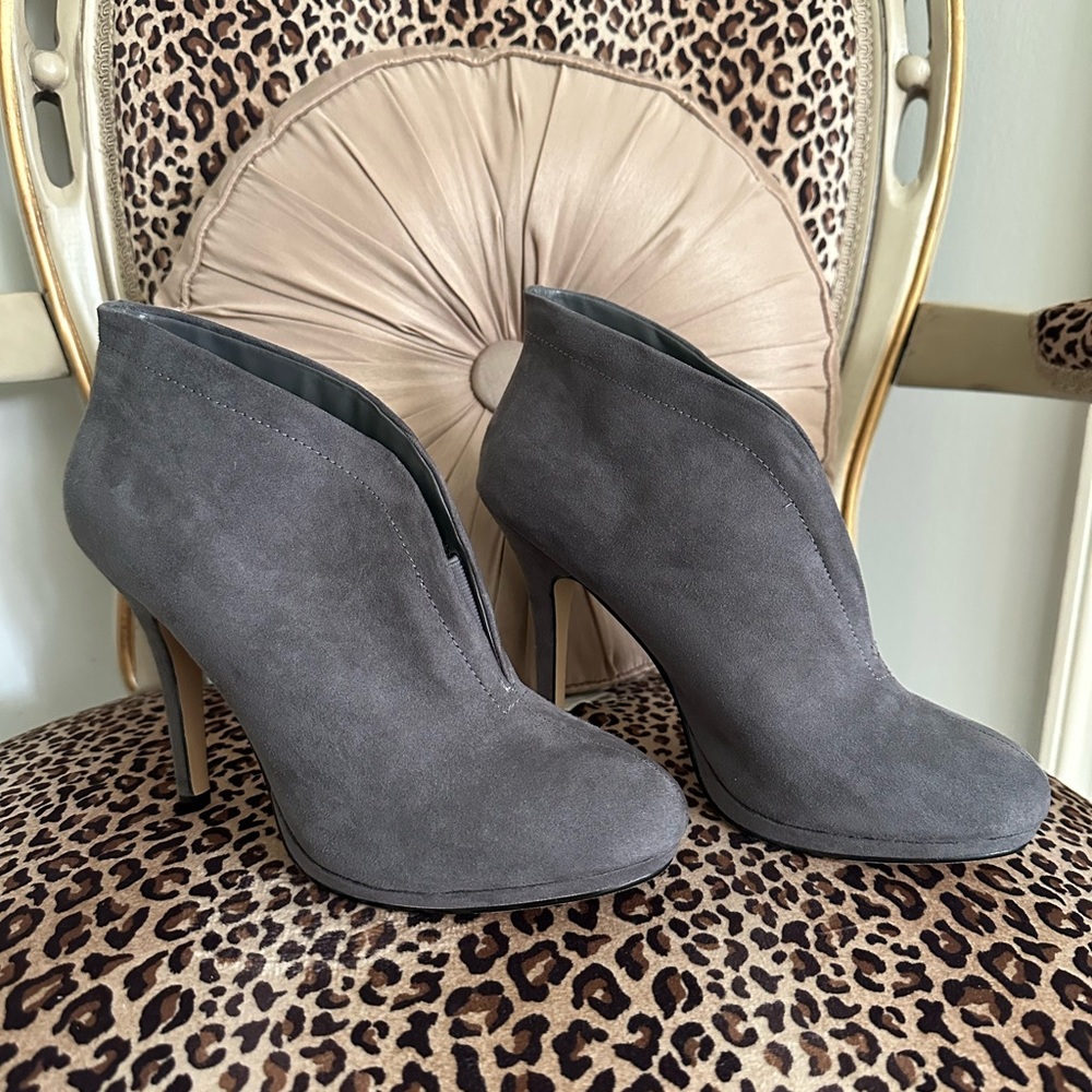 Shoes are brand new/never worn. Only tried on.